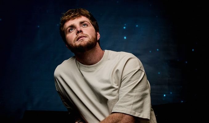 Image Source: https://images.discovery-prod.axs.com/2024/11/alex-warren-tickets_05-07-25_17_673b65e6d4c4a.jpg